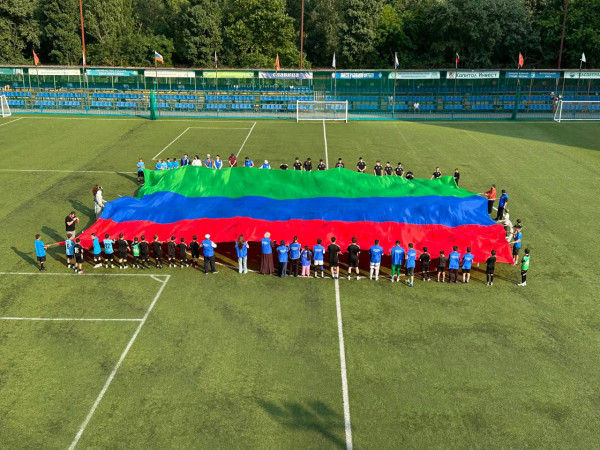 👍 В Дагестане в День Конституции РД развернули флаг площадью 300 квадратных метров