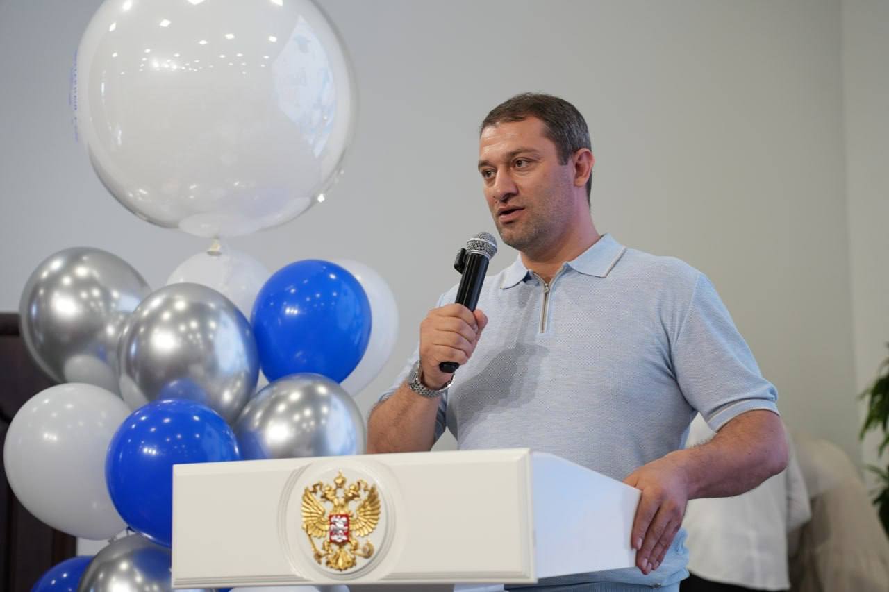 Накануне Шафиев Мурад Магомедович, директор Гуманитарно-педагогического колледжа, принял участие в торжественной церемонии вручения дипломов.