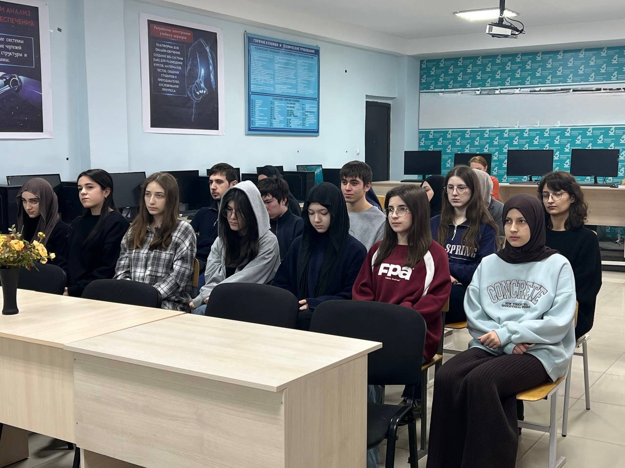 Сегодня группа «Дизайнеры 2.3» провела открытый урок на тему «Зависимость наркомании у молодежи и здоровый образ жизни».