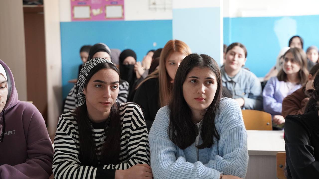 Сегодня в главном корпусе колледжа состоялась еженедельная духовно-просветительская лекция для девушек