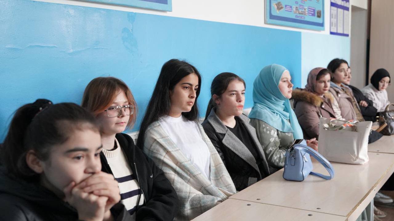 Сегодня в главном корпусе колледжа состоялась еженедельная духовно-просветительская лекция для девушек