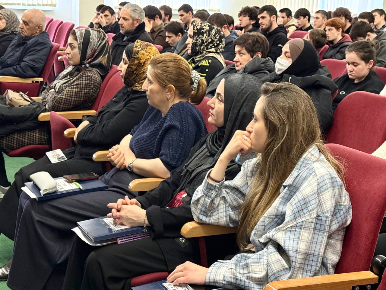 Сегодня в колледже состоялось родительское собрание в выпускных группах в формате открытого диалога.