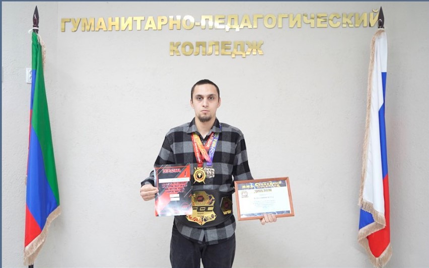 Серебряную медаль на соревнованиях по ММА в СКФ